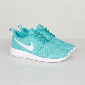 Nike Rosherun Flyknit Women’s Sneaker